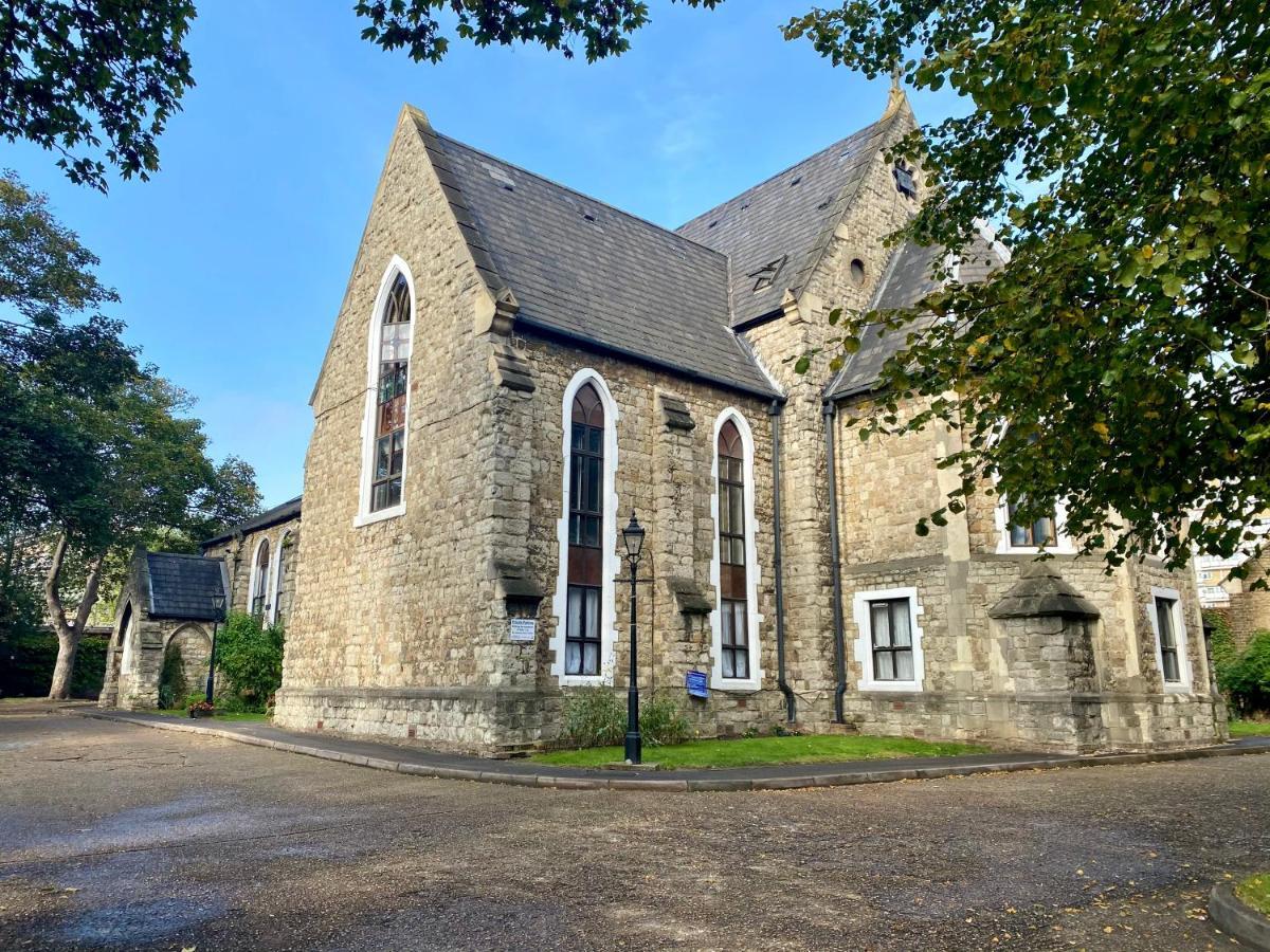 Rare 1-Bed Church Converted Apartment In London Exteriör bild
