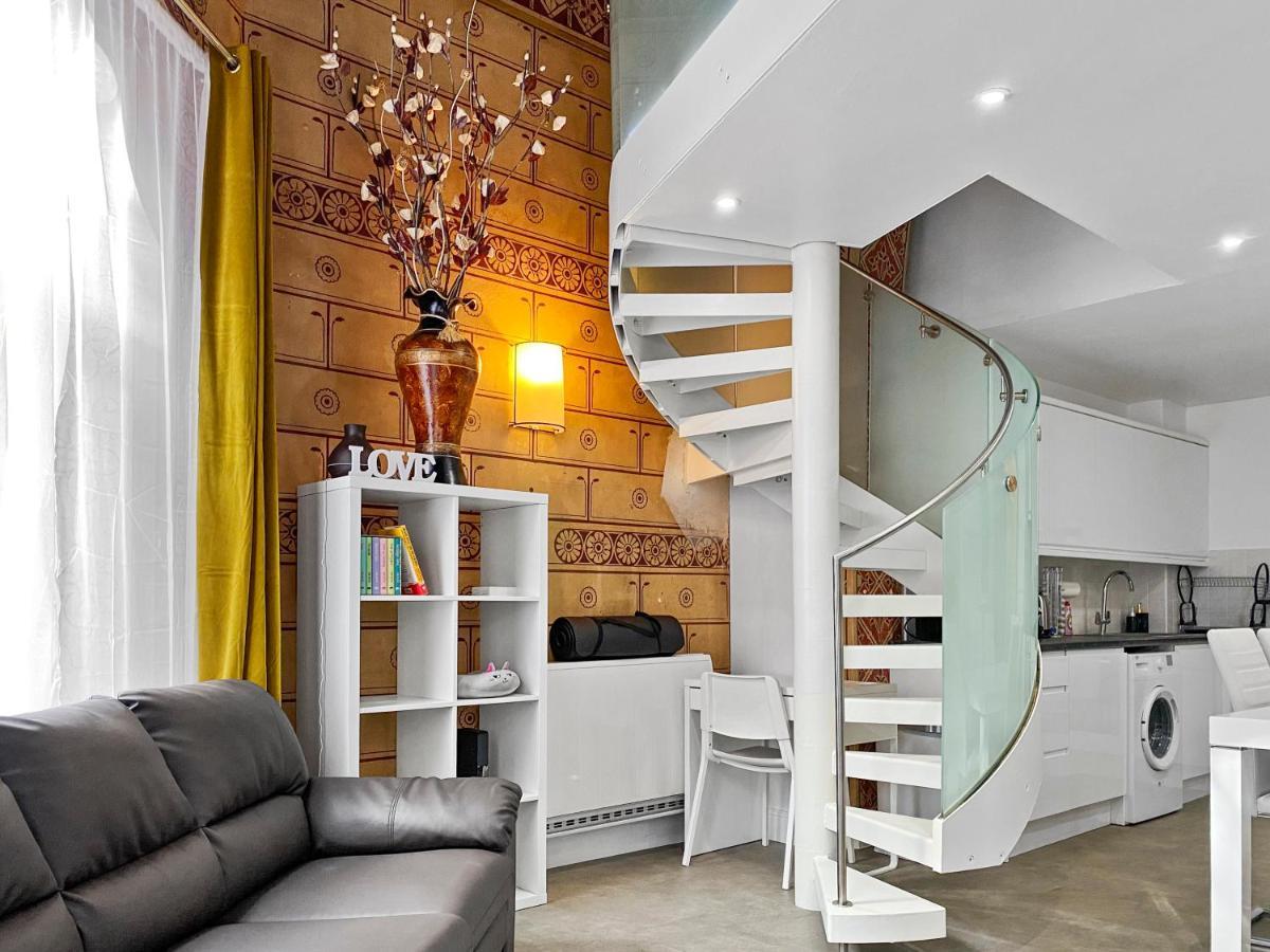 Rare 1-Bed Church Converted Apartment In London Exteriör bild
