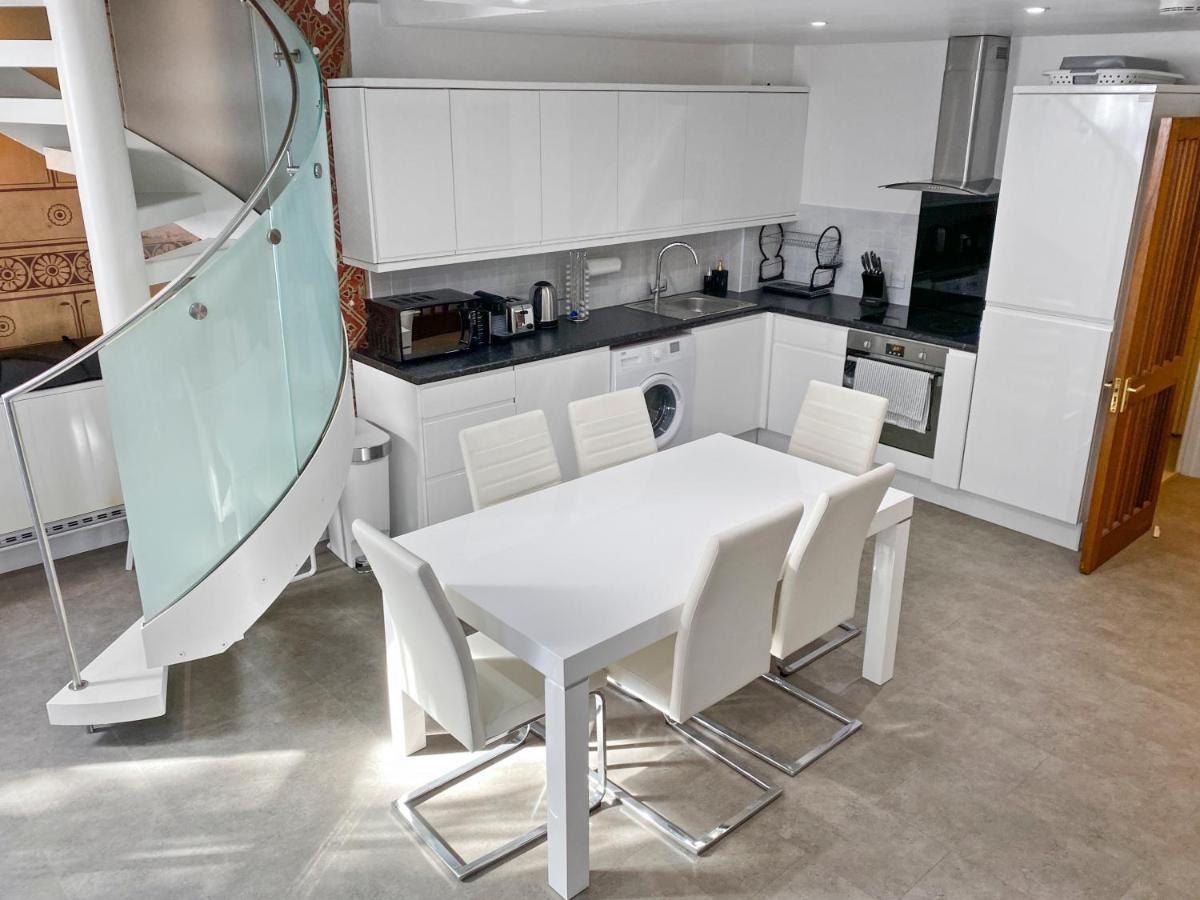 Rare 1-Bed Church Converted Apartment In London Exteriör bild