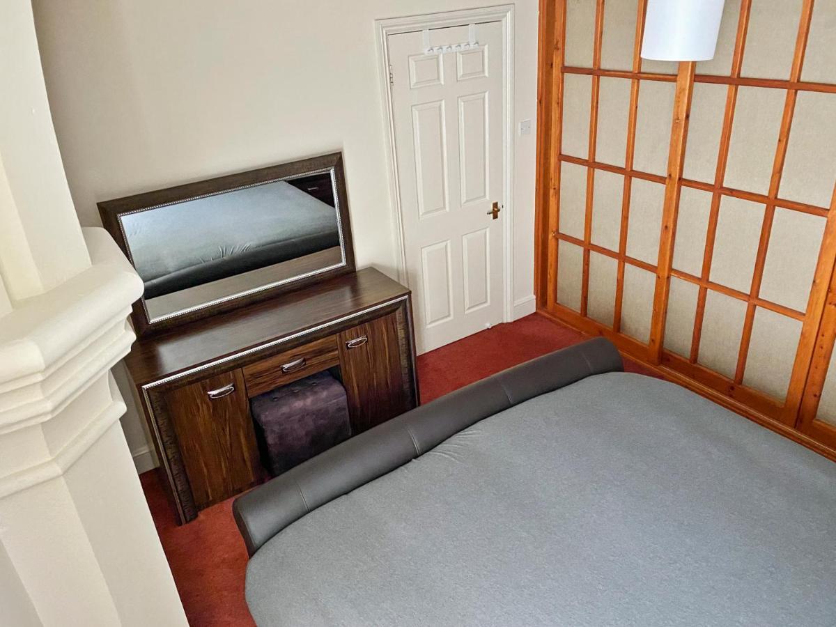 Rare 1-Bed Church Converted Apartment In London Exteriör bild